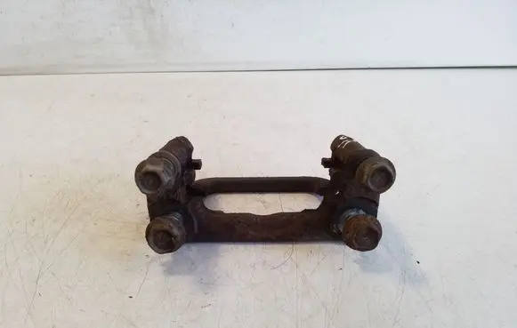 Nissan Leaf I (ZE0) Brake caliper pad carrier rear 