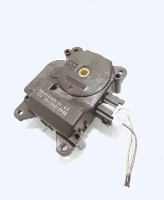 Mazda 3 I Air flap motor/actuator 8610000990 HB601BN8V01