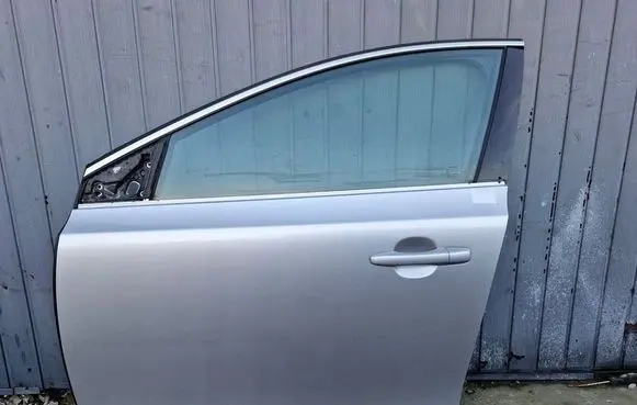 Volvo V40 Front door