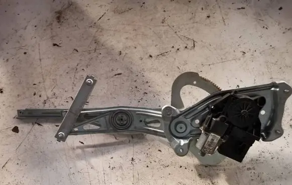 Renault Scenic III - Grand scenic III Rear door window regulator with motor 827310166R