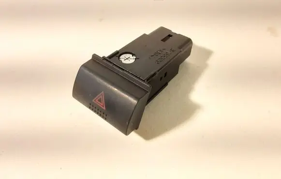 Toyota Avensis T220 Hazard light switch 153309 5331S21