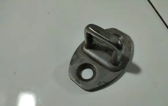 Audi A6 S6 C5 4B Front door lock loop/hook striker 3B0837033P