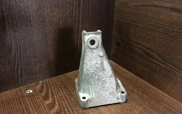 Mercedes-Benz Sprinter W901 W902 W903 W904 Engine mount bracket 6112230304