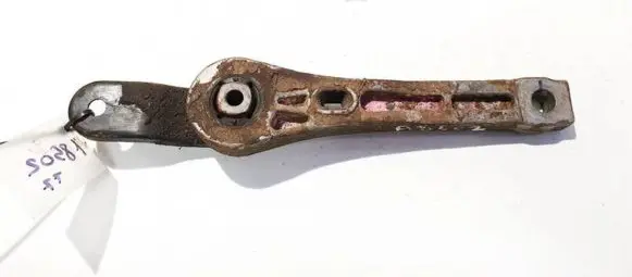 Volkswagen PASSAT B6 Engine mount bracket