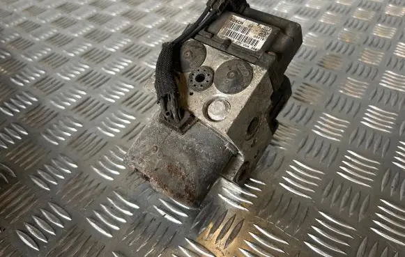 Toyota Avensis T250 ABS Pump 0273004559