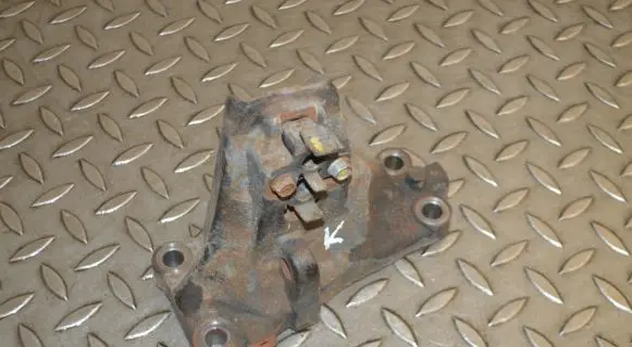 Hyundai i40 Engine mounting bracket