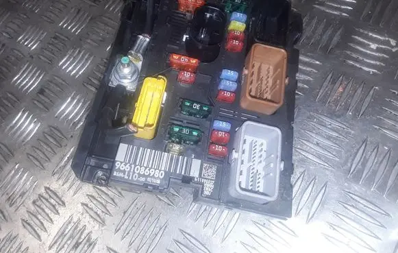 Citroen C4 I Picasso Fuse module 9661086980 BSML10