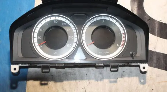 Volvo S60 Speedometer (instrument cluster) 31327584AA