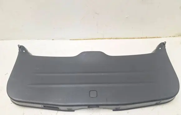 Tailgate trim