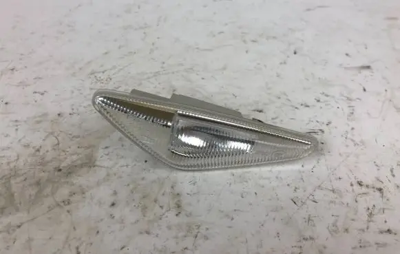 BMW X6 E71 Front fender indicator light 7171007 135V07W 0218100