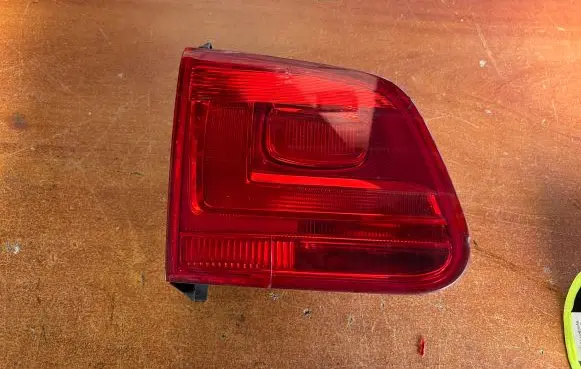 Volkswagen Tiguan Tailgate rear/tail lights 5N0945093G