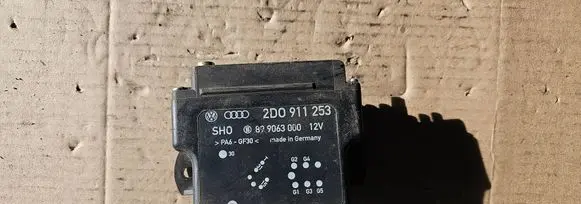 Volkswagen II LT Glow plug pre-heat relay 2d0911253