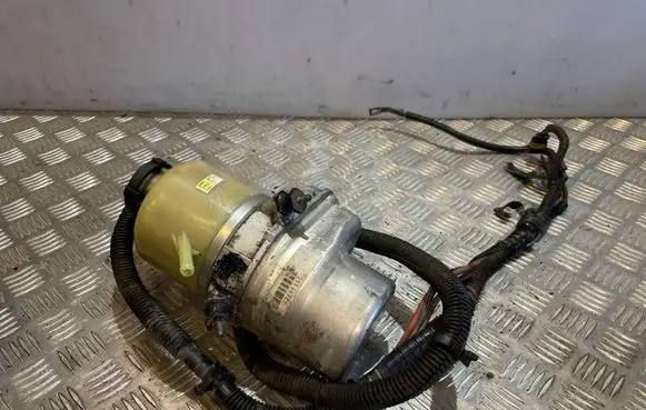 Opel Zafira A Power steering pump 