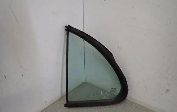 Nissan Micra Sliding door window/glass 