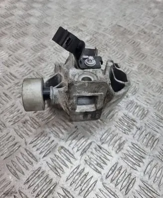 BMW 5 G30 G31 Engine mounting bracket 6884473