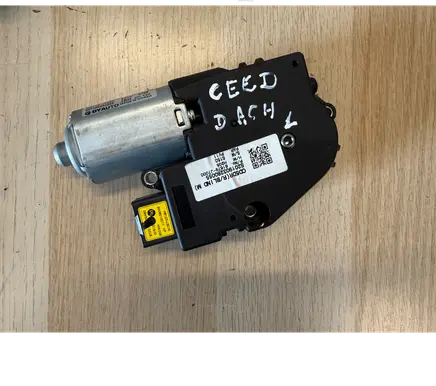 KIA Ceed Sunroof motor/actuator K8210J7000