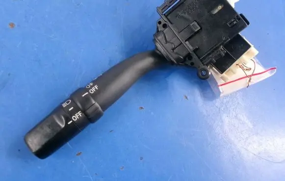 Toyota Avensis Verso Other switches/knobs/shifts 84140-05100