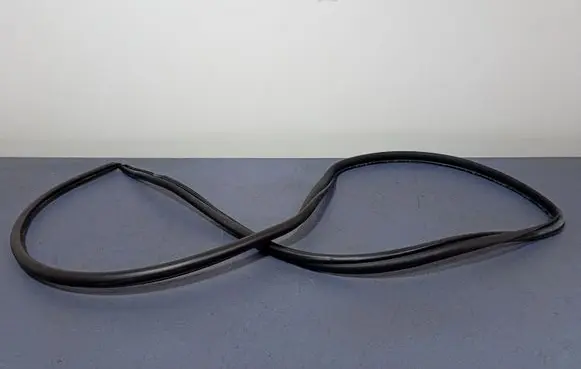 Toyota Avensis T270 Front door rubber seal 