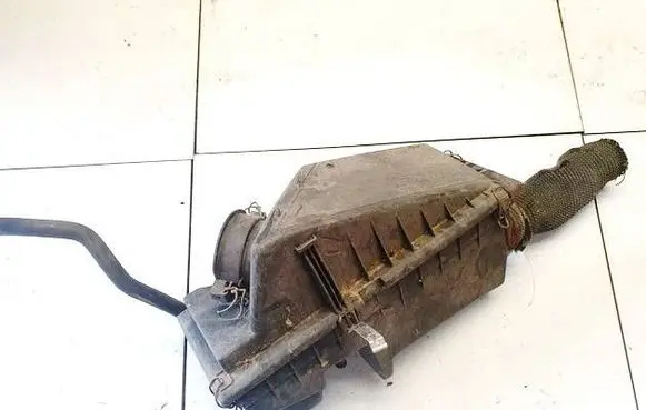 Ford Mondeo MK I Air filter box 97BB9600AB
