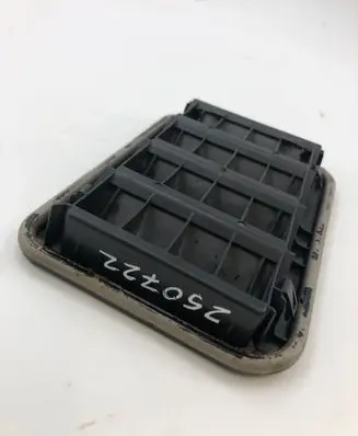 BMW X1 U11 Quarter panel pressure vent 30e00770