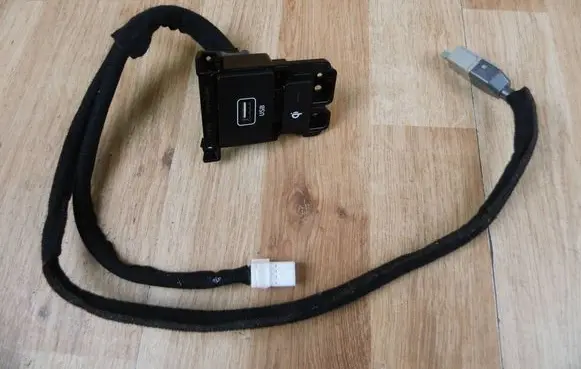 Hyundai Santa Fe USB socket connector 96120S1300 95580S1500 848701A10