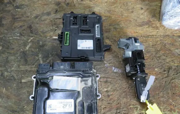 Renault Kadjar Engine ECU kit and lock set 964000020R
