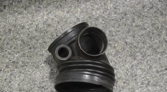 BMW 5 E34 Air intake hose/pipe