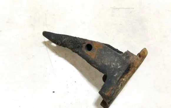 Chrysler Voyager Engine mounting bracket