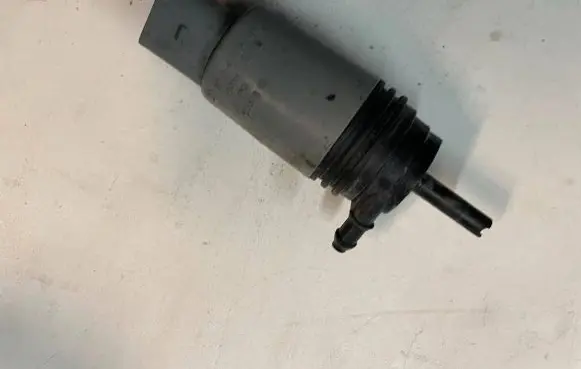 BMW 3 E92 E93 Windscreen/windshield washer pump 6934159