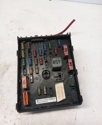 Volkswagen PASSAT B6 Fuse box set 37268800