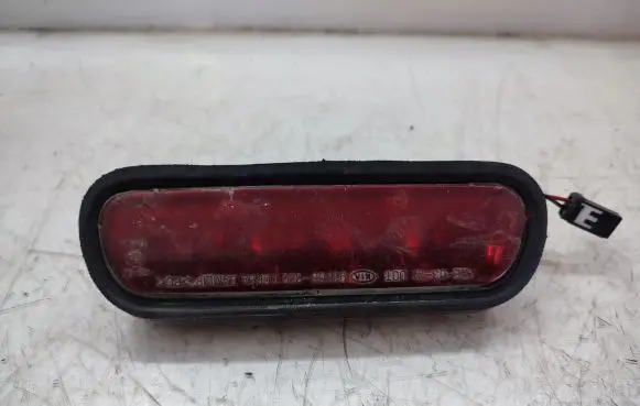 KIA Sorento Third/center stoplight 927003E0