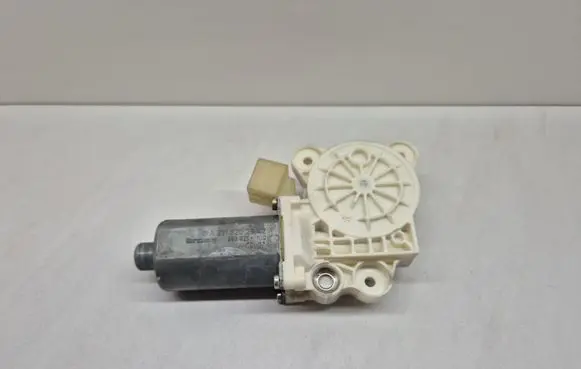 Mercedes-Benz E W211 Front door window regulator motor A2118202942