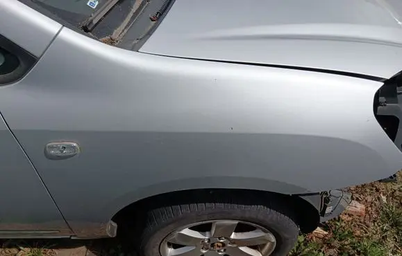 KIA Carens II Fender