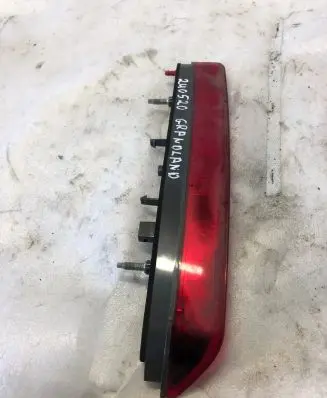 Opel Grandland X Third/center stoplight A052480