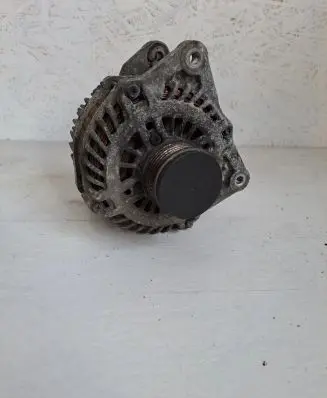 Nissan Juke I F15 Generator/alternator 231003VDIA