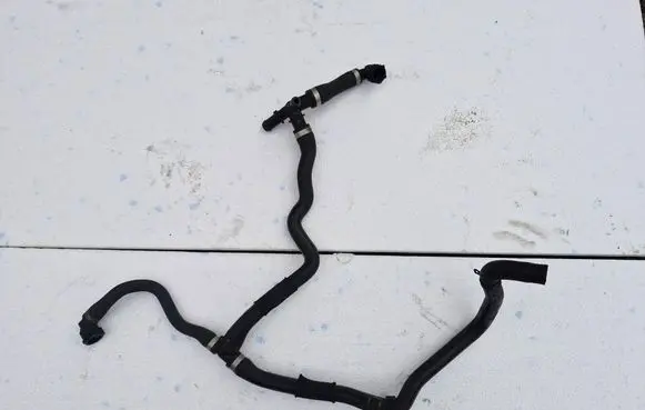 BMW X1 F48 F49 Engine coolant pipe/hose 17127617377 7617377 3020743