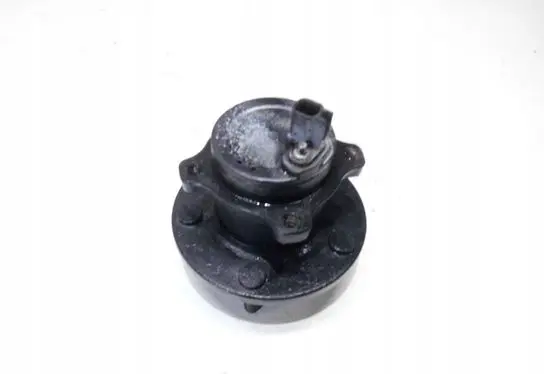 Rear wheel hub spindle/knuckle