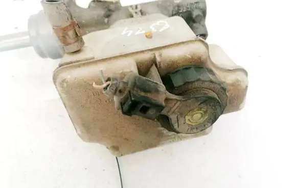 Brake fluid reservoir