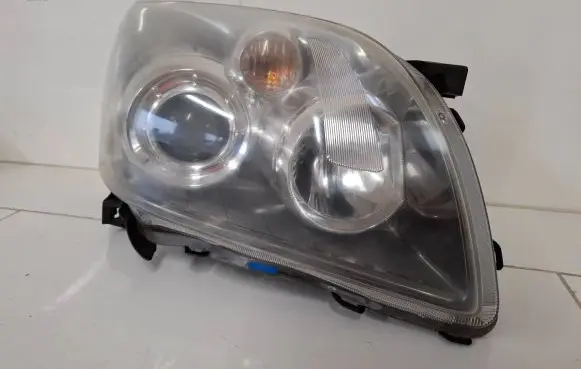 Toyota Avensis T250 Headlight/headlamp 35-109