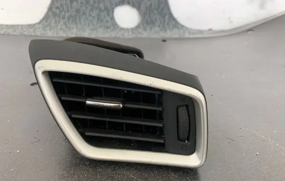 Nissan Qashqai Dashboard air vent grill cover trim 
