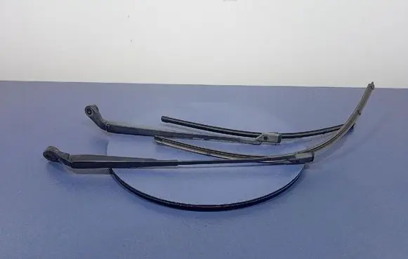Citroen DS5 Front wiper blade arm 9800362680