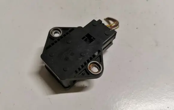 Mercedes-Benz E W211 ESP acceleration yaw rate sensor A0025426618