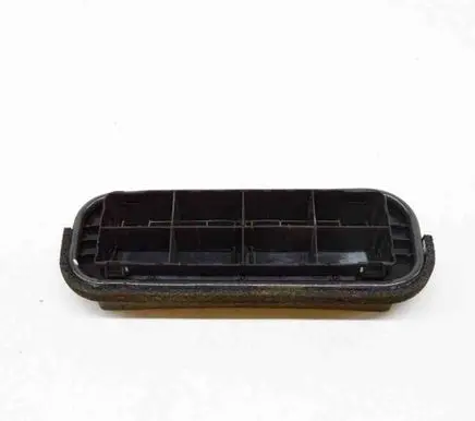 Nissan Leaf I (ZE0) Quarter panel pressure vent 768041HM0A
