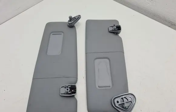 BMW 1 E81 E87 Sun visor 1010472400 1010472300