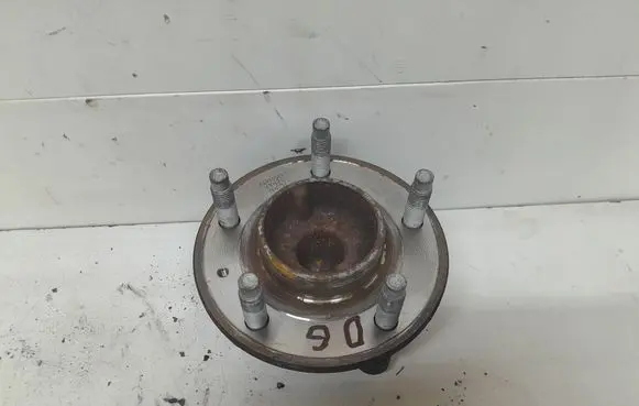Opel Astra J Rear wheel hub 13502873