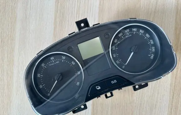 Skoda Fabia Mk2 (5J) Speedometer (instrument cluster) 5J0920811E