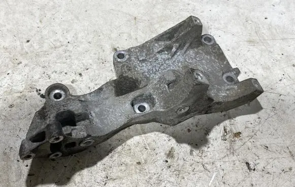 Skoda Fabia Mk2 (5J) Generator/alternator bracket 