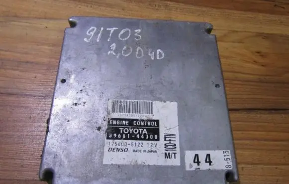 Toyota Avensis T220 Engine control unit/module 8966144300 175800-5122