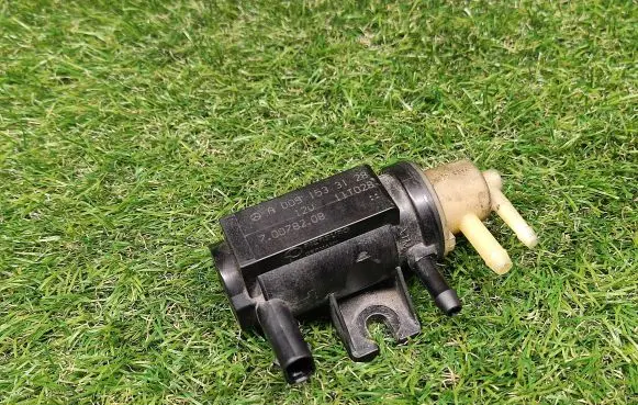 Mercedes-Benz C W204 Vacuum valve A0091533128