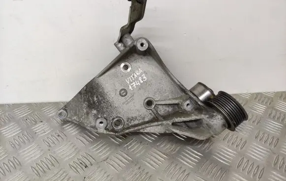 Suzuki Grand Vitara II A/C compressor mount bracket 9511076K0